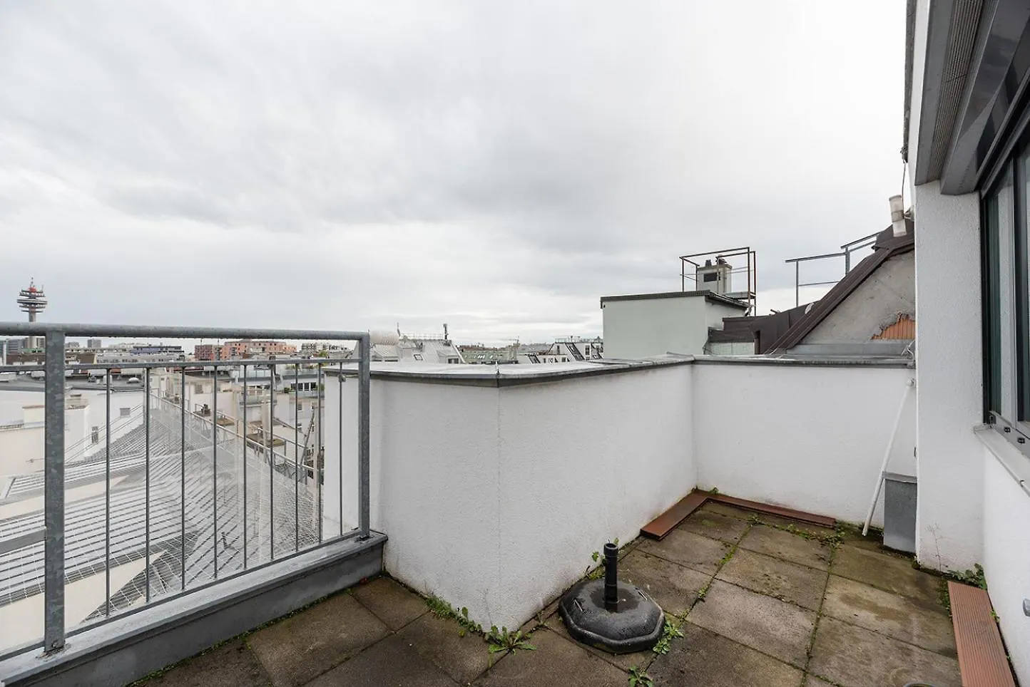 Ruheoase Im Dachgeschoss Mit Klimaanlage, Nur 10 Minuten Ins Zentrum Vienna Apartment