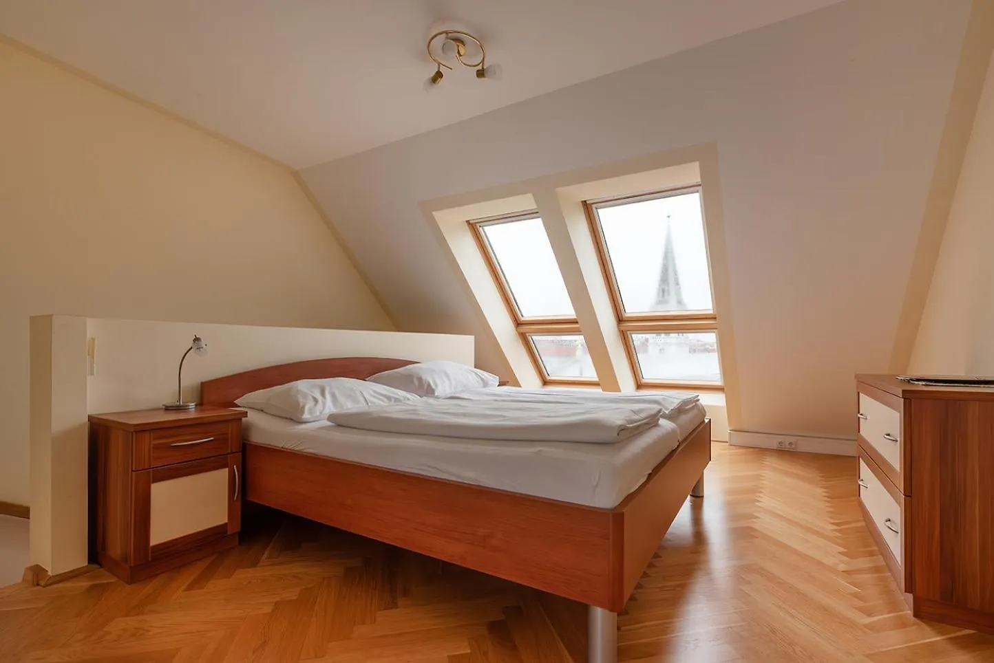 Ruheoase Im Dachgeschoss Mit Klimaanlage, Nur 10 Minuten Ins Zentrum Vienna