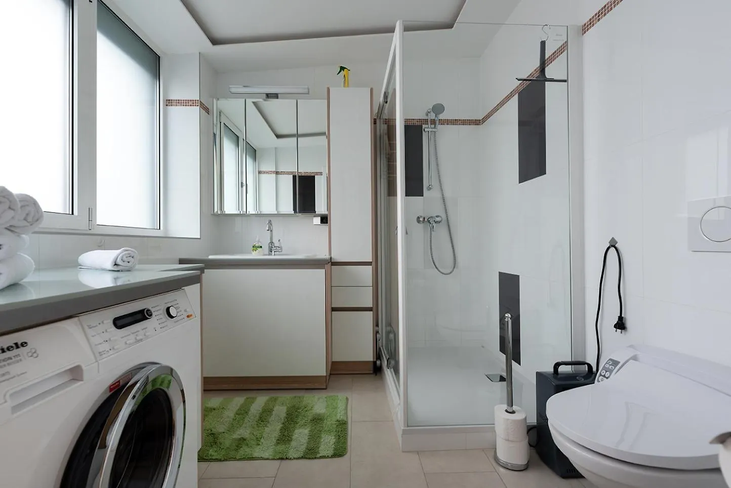 Ruheoase Im Dachgeschoss Mit Klimaanlage, Nur 10 Minuten Ins Zentrum Vienna Apartment