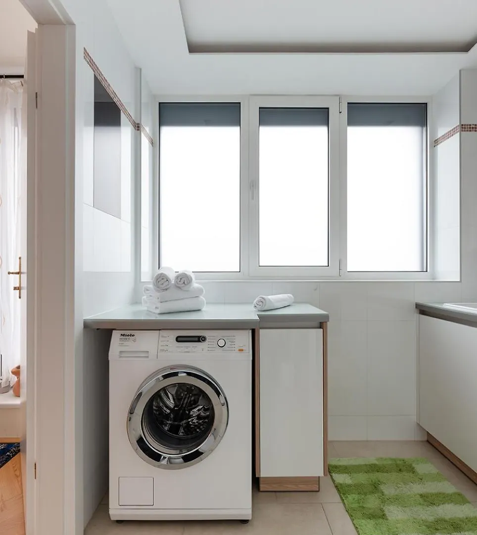 Apartment Ruheoase Im Dachgeschoss Mit Klimaanlage, Nur 10 Minuten Ins Zentrum Vienna