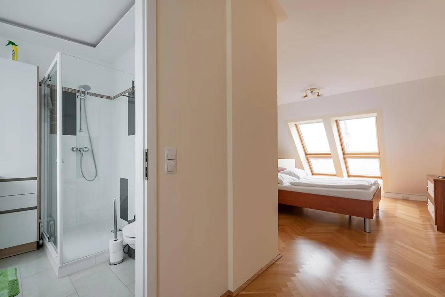 Apartment Ruheoase Im Dachgeschoss Mit Klimaanlage, Nur 10 Minuten Ins Zentrum Vienna Austria